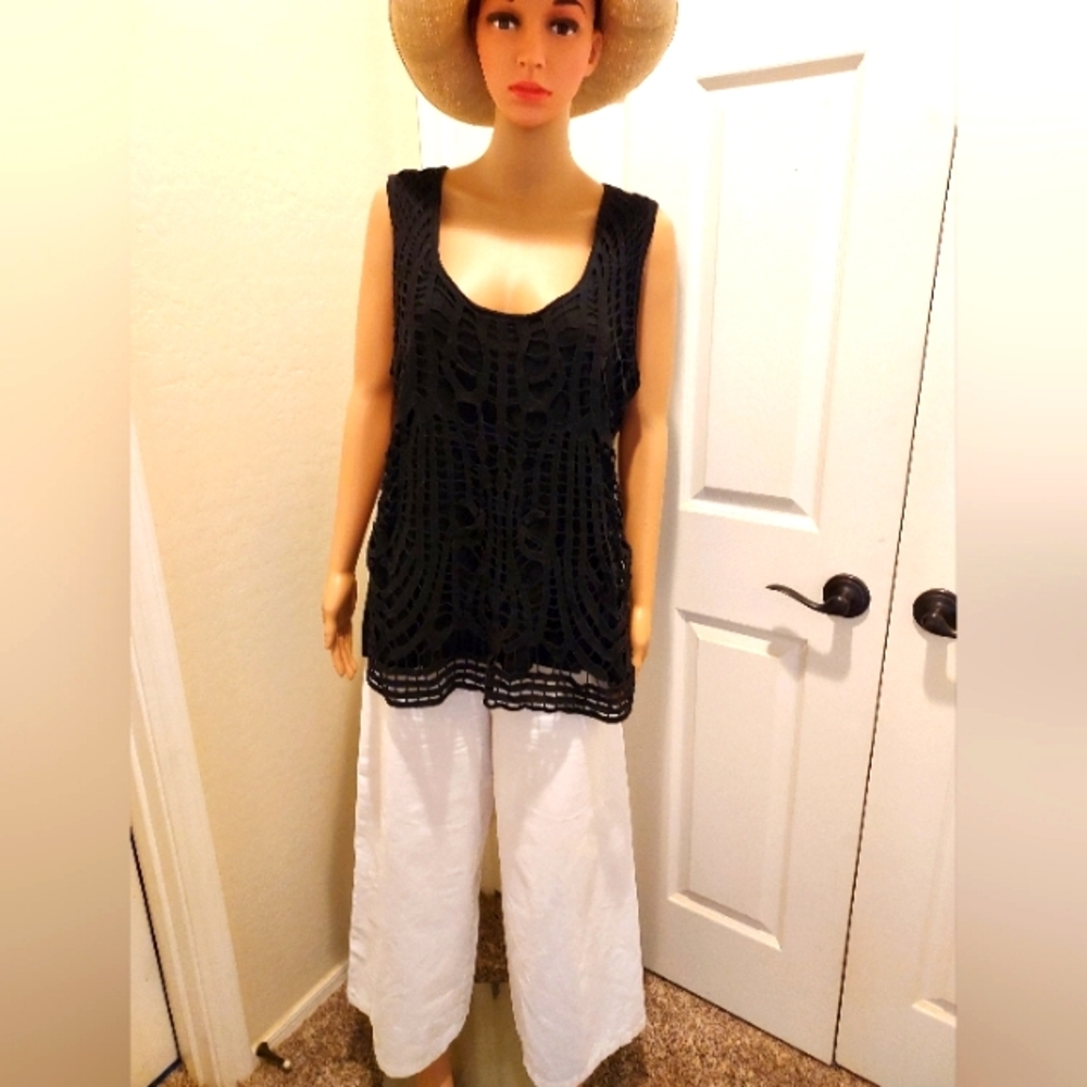 Newport News white wide leg pants. Size S